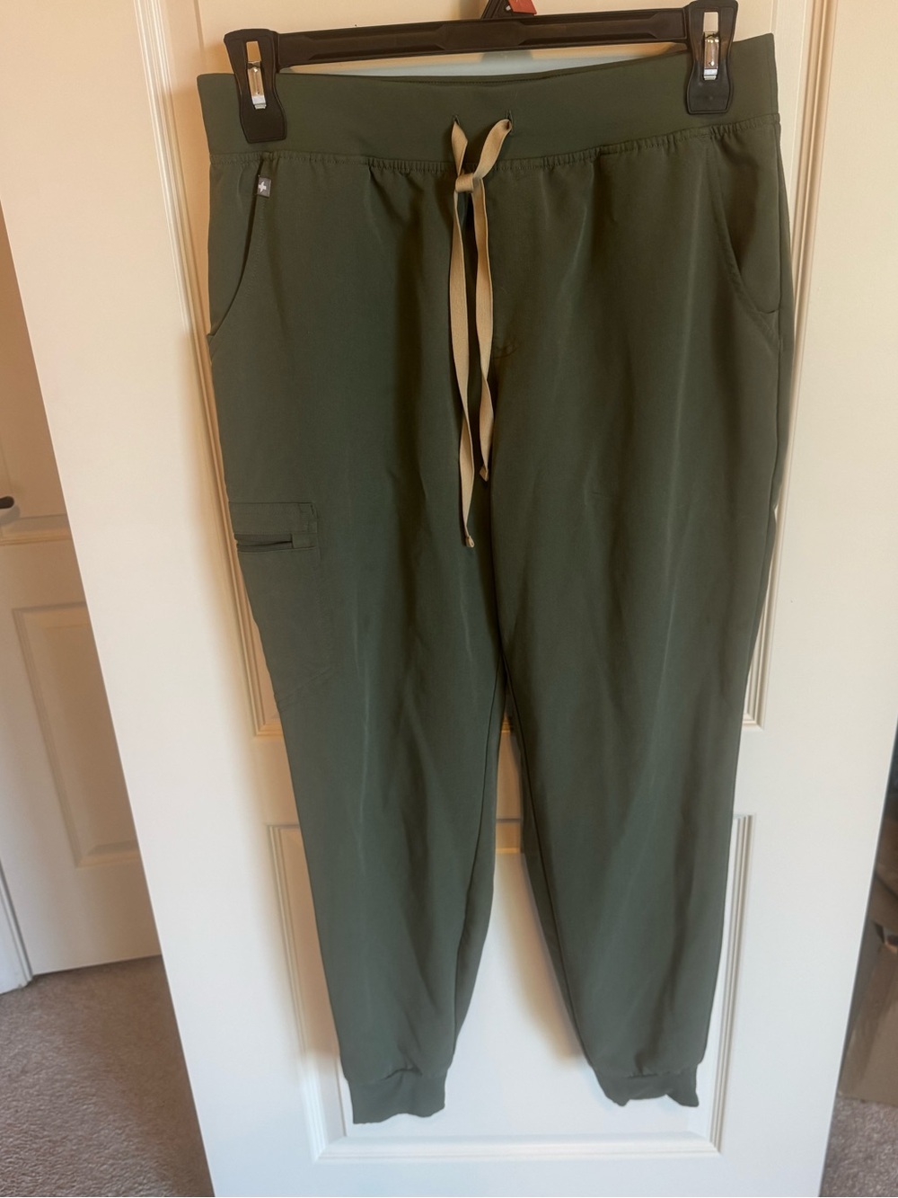 Figs Women’s Olive Drawstring Jogger Scrub Pants